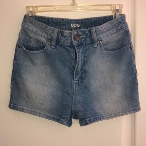 BDG High Rise Erin 5 Pocket Shortie Light wash